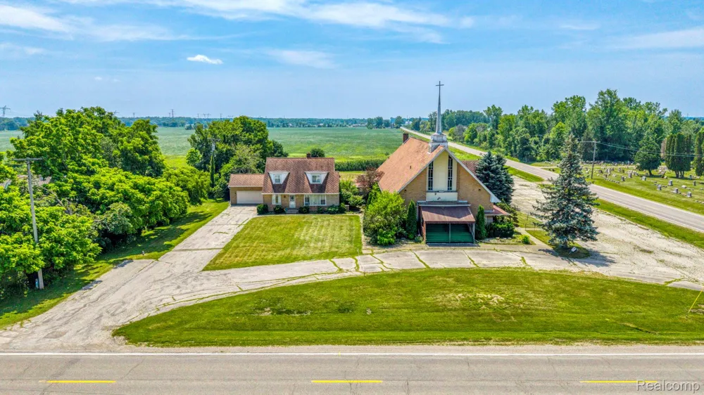 9735 Dolan Road Columbus Township, MI 48063