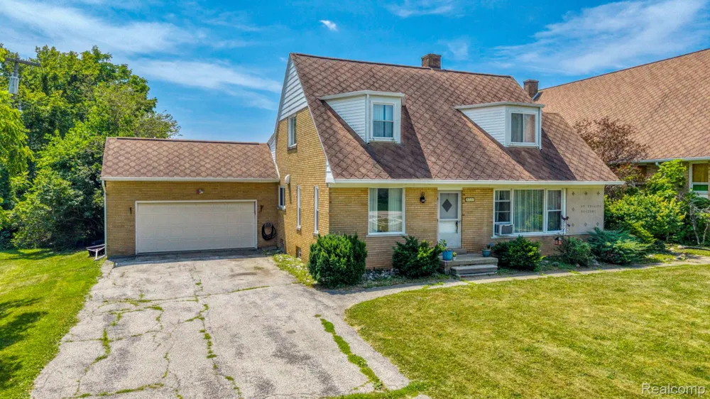 9735 Dolan Road Columbus Township, MI 48063