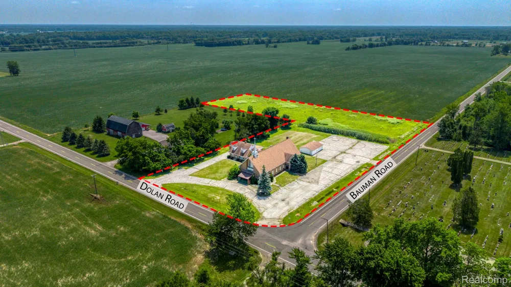 9735 Dolan Road Columbus Township, MI 48063