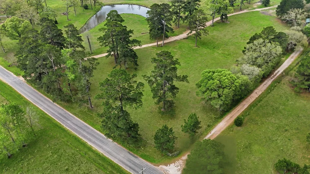 882 Four Notch Road Huntsville, TX 77340