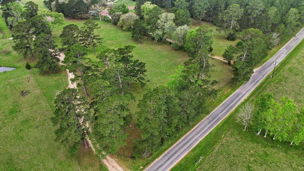 882 Four Notch Road Huntsville, TX 77340