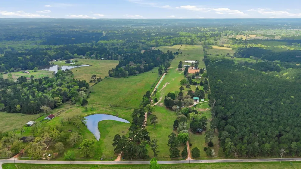 882 Four Notch Road Huntsville, TX 77340