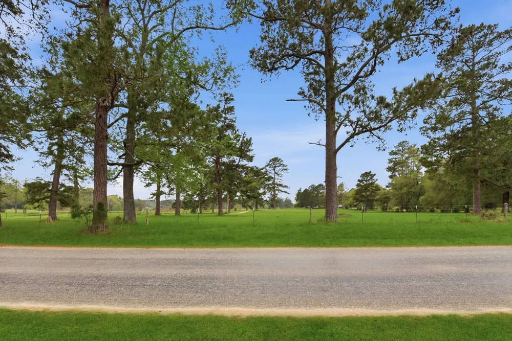 882 Four Notch Road Huntsville, TX 77340