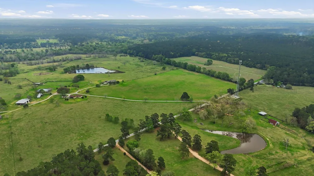 882 Four Notch Road Huntsville, TX 77340