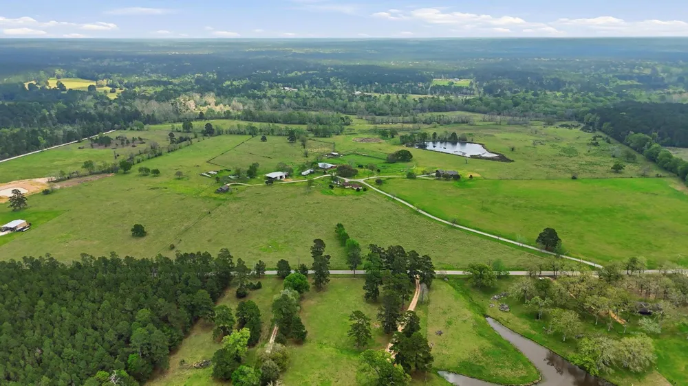 882 Four Notch Road Huntsville, TX 77340