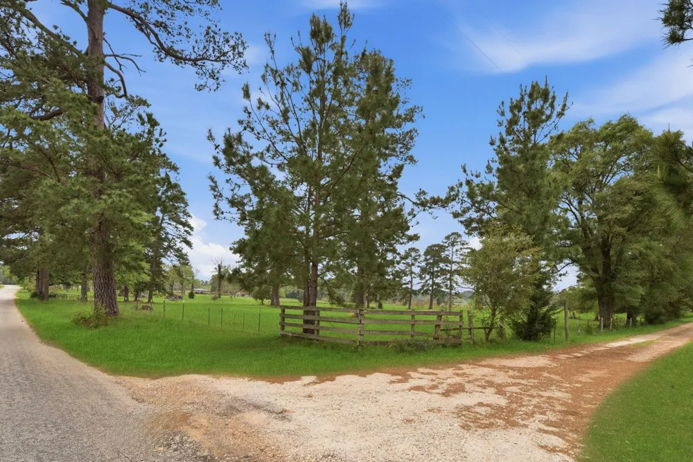 882 Four Notch Road Huntsville, TX 77340