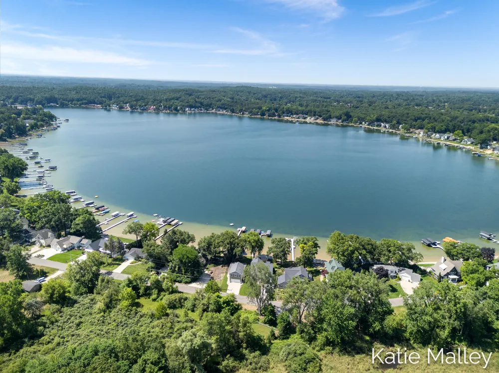 7353 Davies Drive NE Rockford, MI 49341