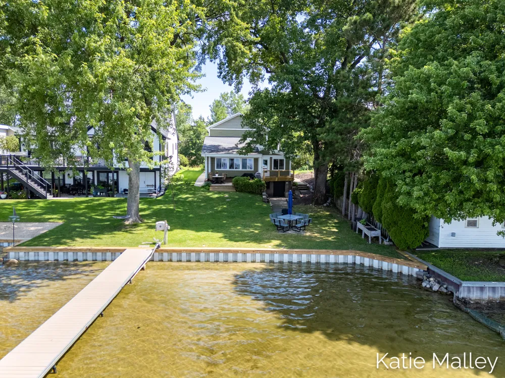 7353 Davies Drive NE Rockford, MI 49341