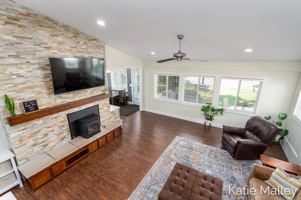 7353 Davies Drive NE Rockford, MI 49341
