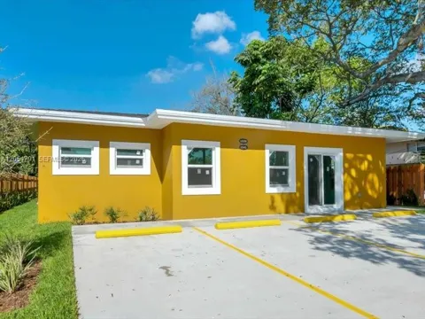 1541 44 AVE