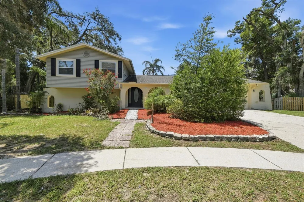 1200 LAKE VALRICO LANE Valrico, FL 33594