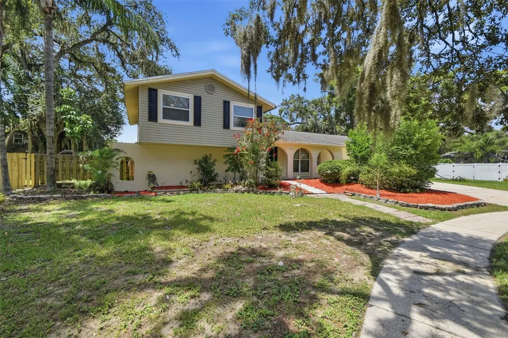 1200 LAKE VALRICO LANE Valrico, FL 33594