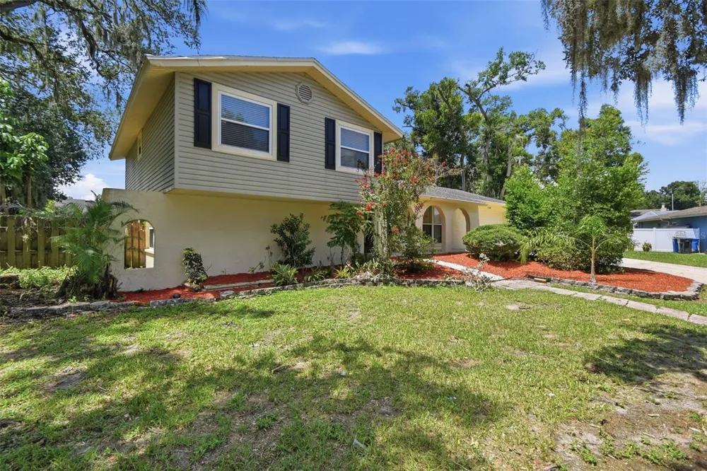 1200 LAKE VALRICO LANE Valrico, FL 33594