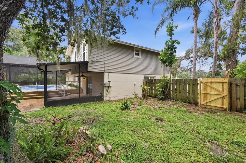 1200 LAKE VALRICO LANE Valrico, FL 33594