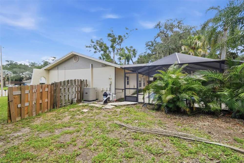 1200 LAKE VALRICO LANE Valrico, FL 33594