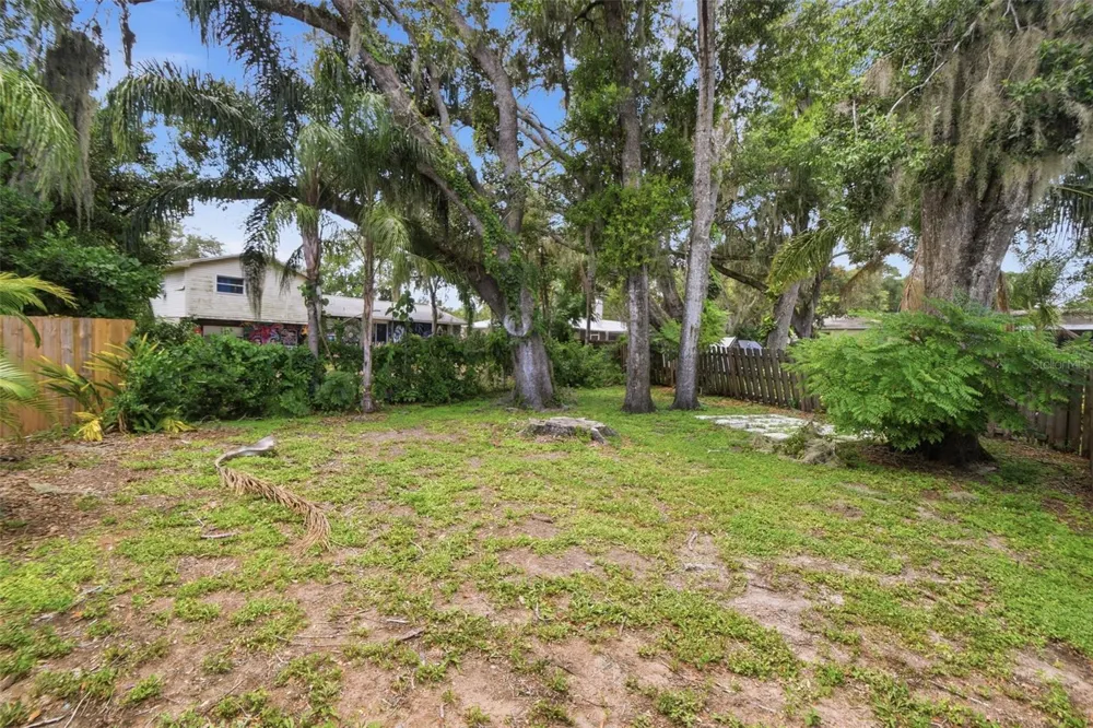 1200 LAKE VALRICO LANE Valrico, FL 33594