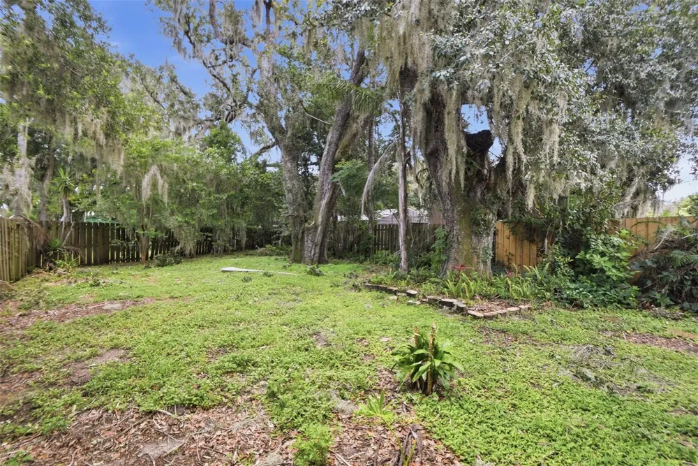 1200 LAKE VALRICO LANE Valrico, FL 33594
