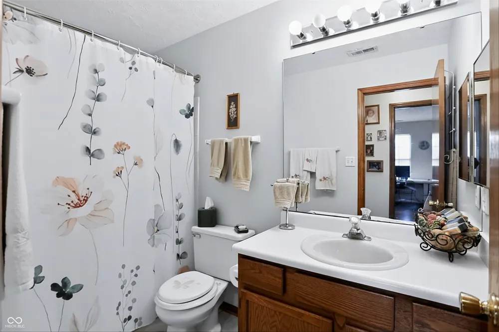 337 Stoneybrook Grove Drive Greenwood, IN 46142