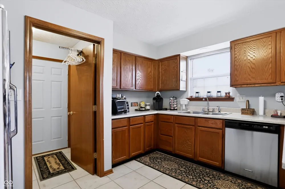 337 Stoneybrook Grove Drive Greenwood, IN 46142