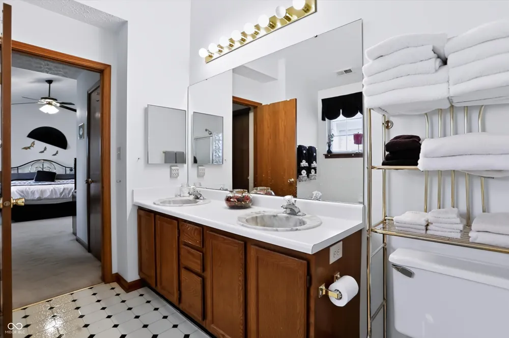 337 Stoneybrook Grove Drive Greenwood, IN 46142