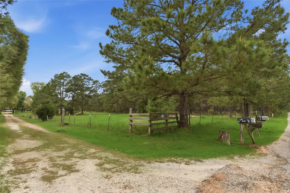 872 Four Notch Road Huntsville, TX 77340