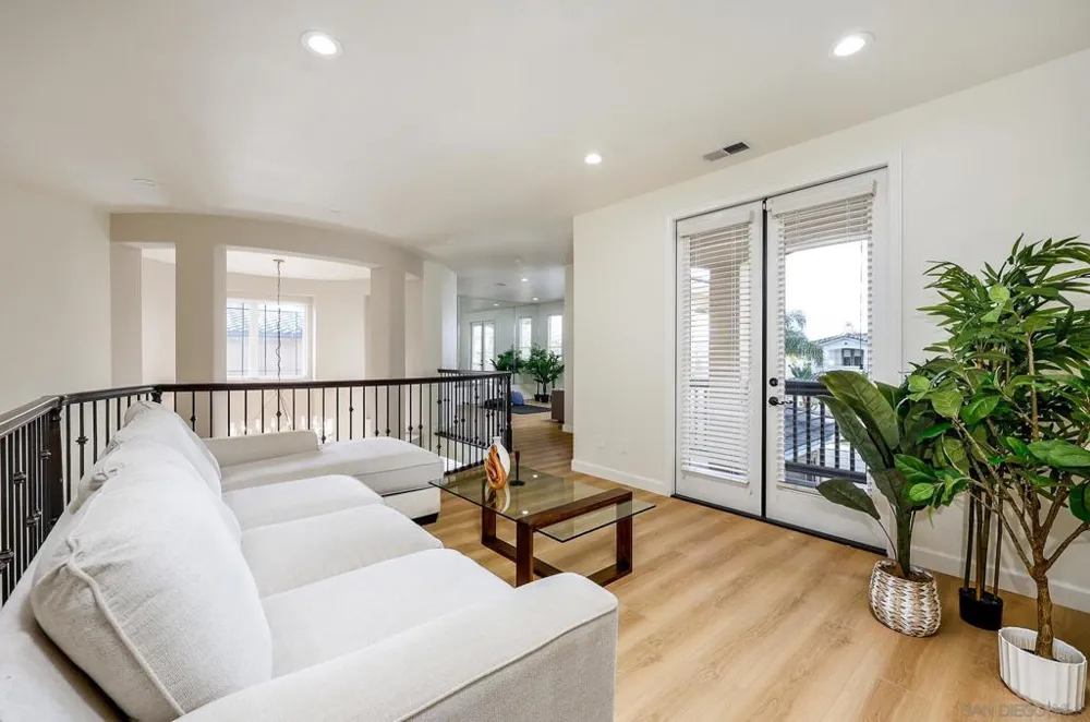 1749 Skimmer Ct Carlsbad, CA 92011