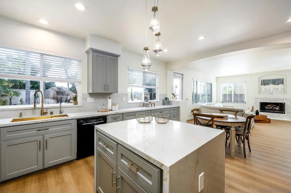 1749 Skimmer Ct Carlsbad, CA 92011