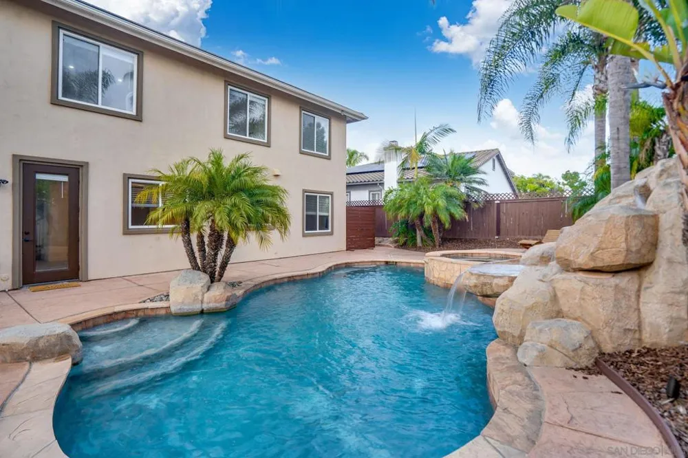 1749 Skimmer Ct Carlsbad, CA 92011