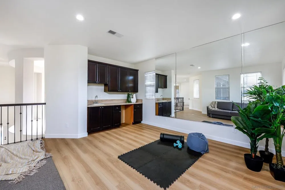 1749 Skimmer Ct Carlsbad, CA 92011