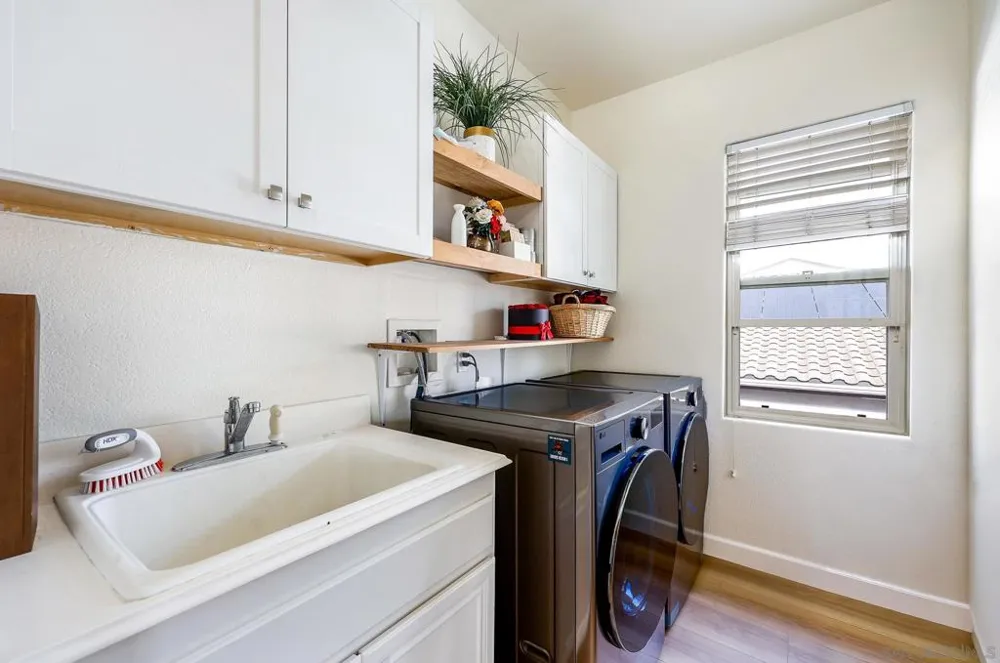1749 Skimmer Ct Carlsbad, CA 92011