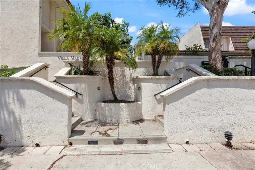 6227 Randi Avenue Woodland Hills, CA 91367