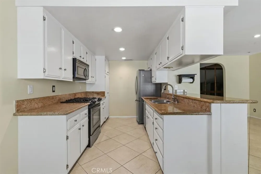 6227 Randi Avenue Woodland Hills, CA 91367