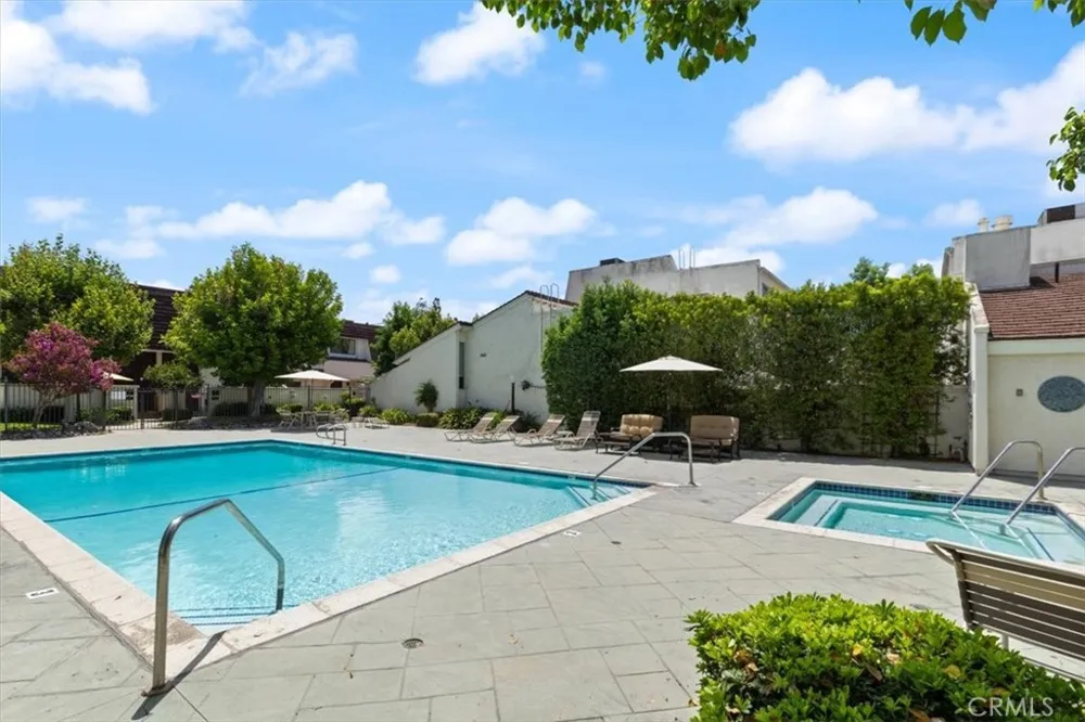 6227 Randi Avenue Woodland Hills, CA 91367