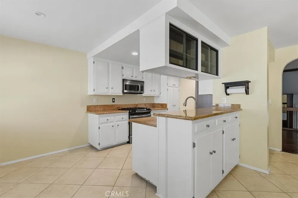 6227 Randi Avenue Woodland Hills, CA 91367