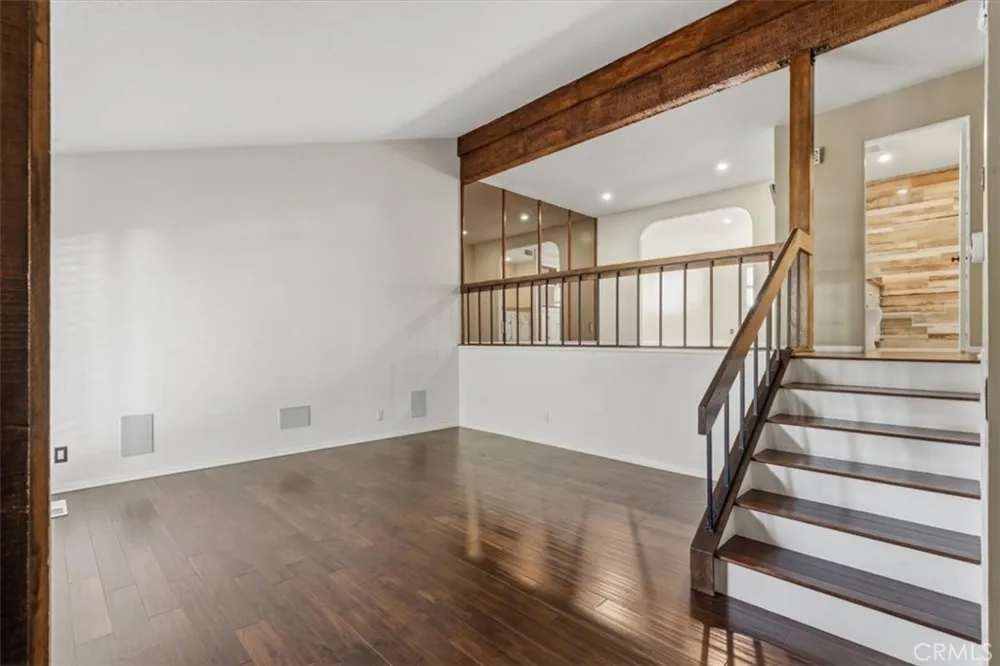 6227 Randi Avenue Woodland Hills, CA 91367