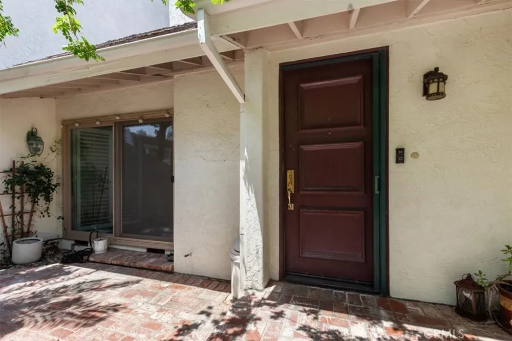 6227 Randi Avenue Woodland Hills, CA 91367