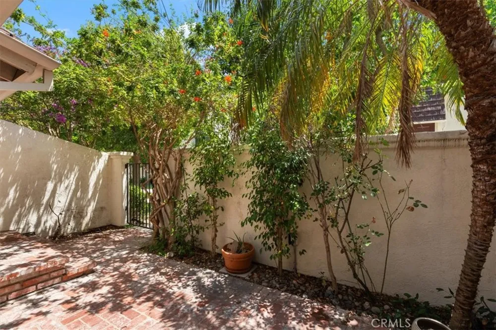 6227 Randi Avenue Woodland Hills, CA 91367