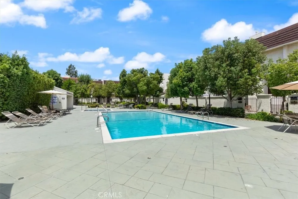 6227 Randi Avenue Woodland Hills, CA 91367