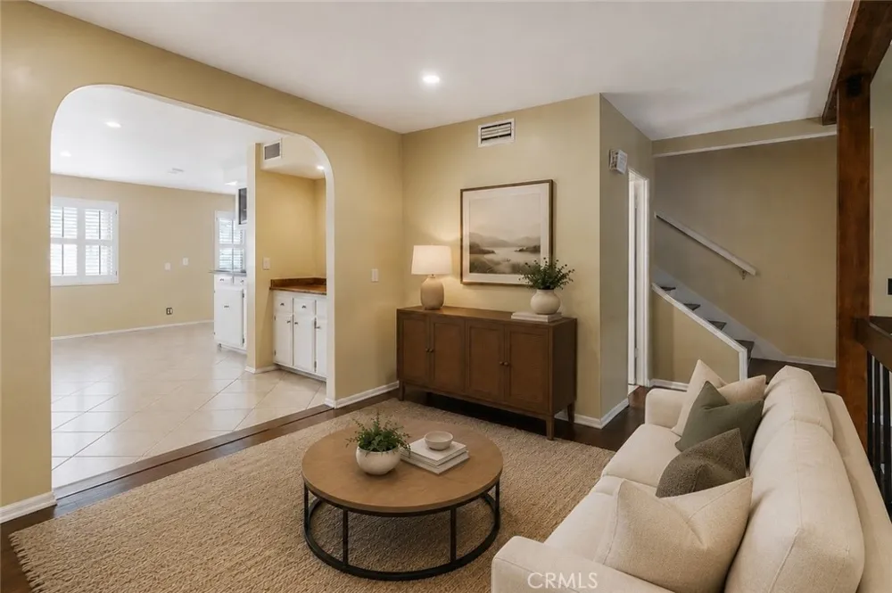 6227 Randi Avenue Woodland Hills, CA 91367