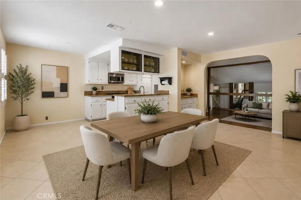 6227 Randi Avenue Woodland Hills, CA 91367