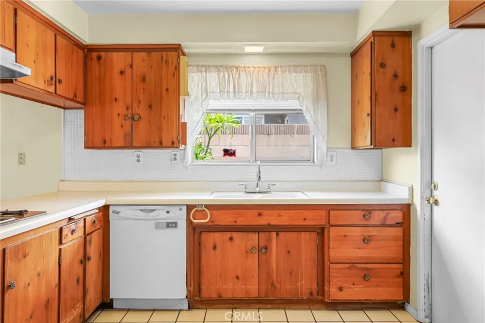 1676 E Wingate Street Covina, CA 91724
