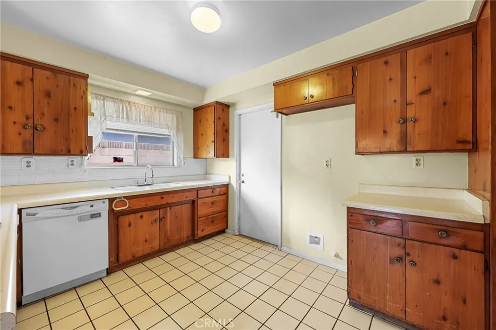 1676 E Wingate Street Covina, CA 91724