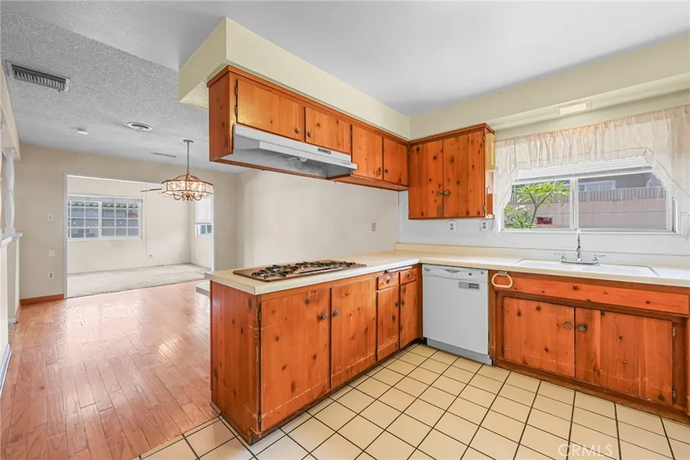 1676 E Wingate Street Covina, CA 91724