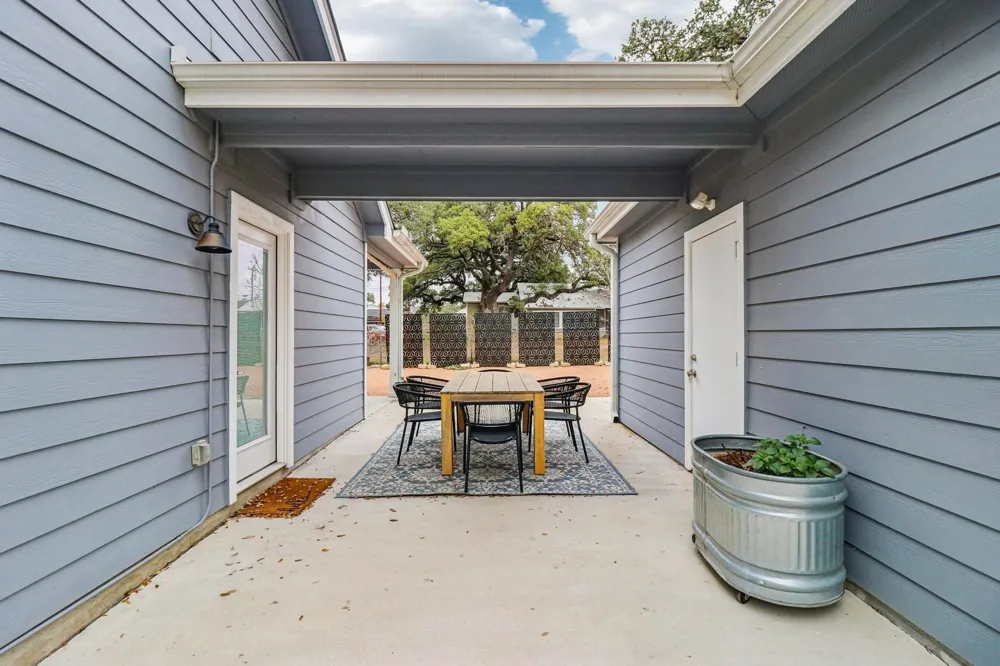 1006 12th Street Blanco, TX 78606