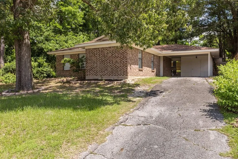 401 Linn St Huntington, TX 75949