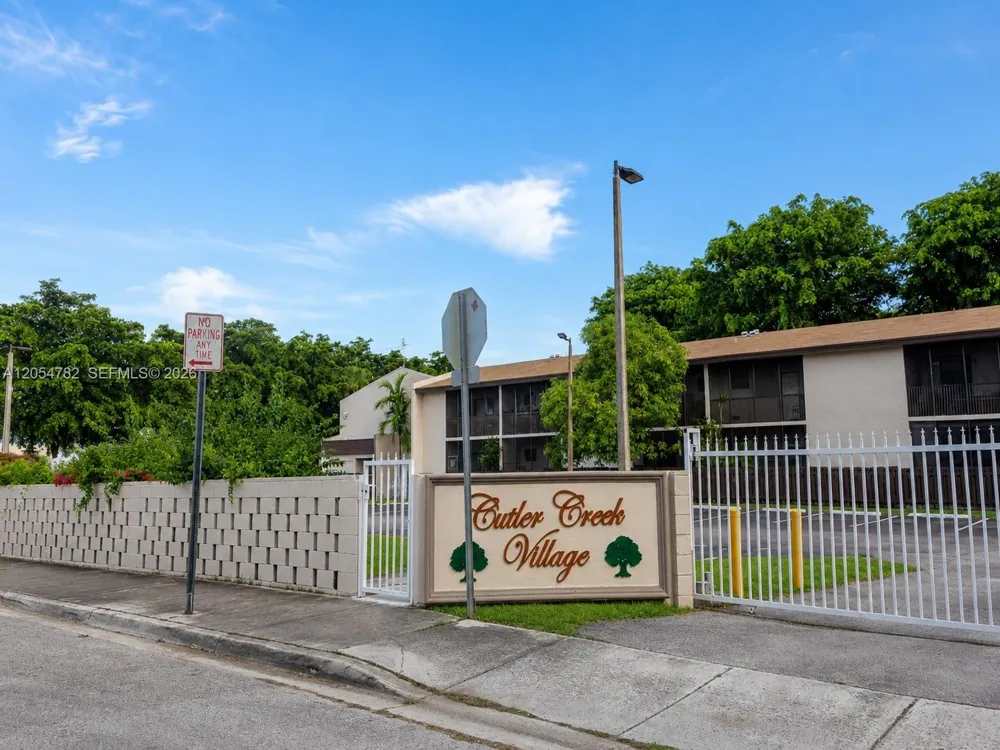 10370 SW 220th St #228 Cutler Bay, FL 33190