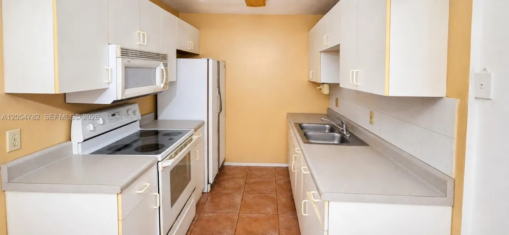 10370 SW 220th St #228 Cutler Bay, FL 33190