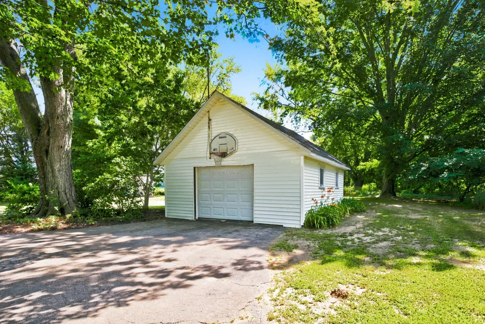 2313 68th Street Fennville, MI 49408