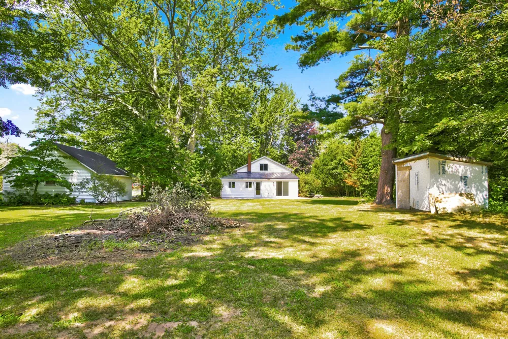 2313 68th Street Fennville, MI 49408