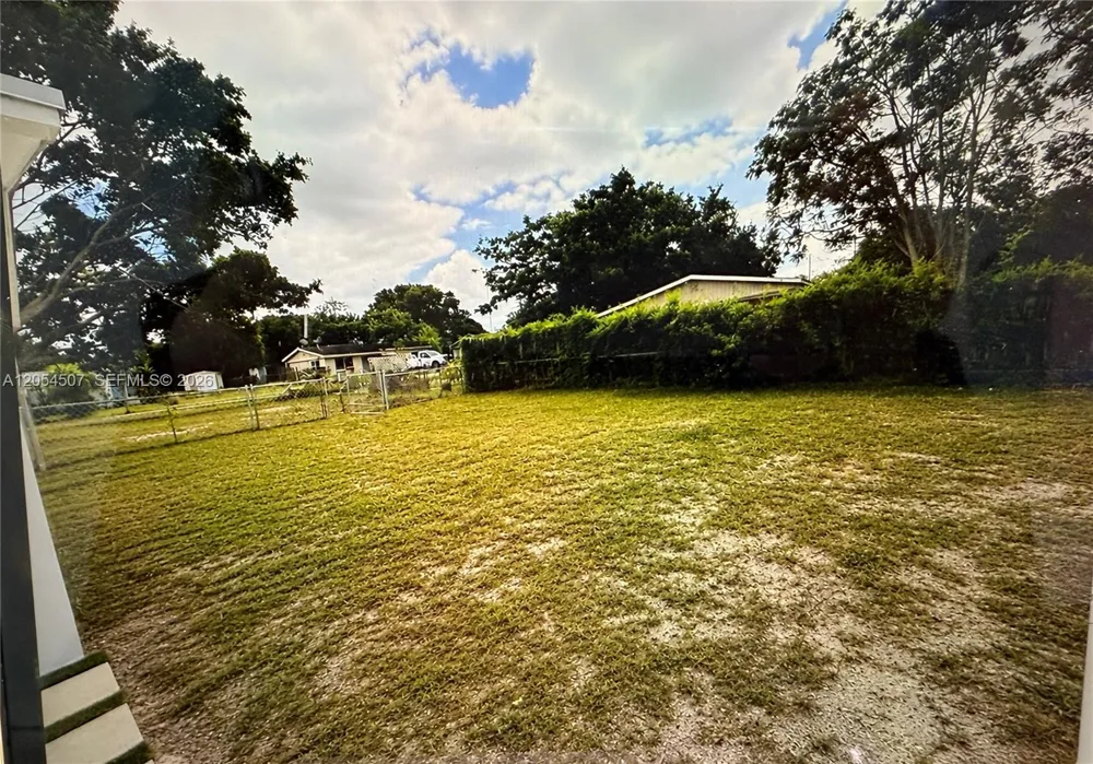 2409 SE 2nd Ave SE #0 Vero Beach, FL 32962